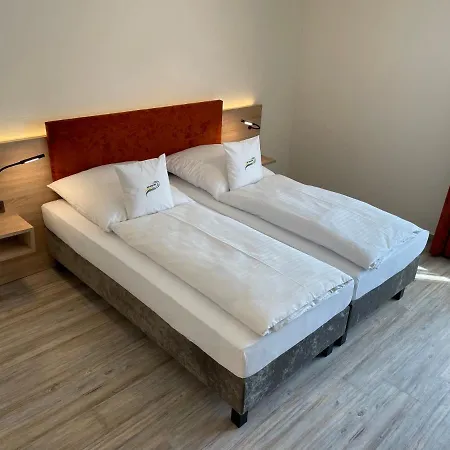 فندق Art Eifel 3*