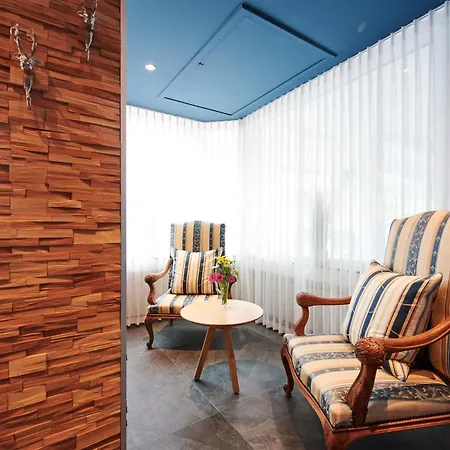 فندق Art Eifel 3*