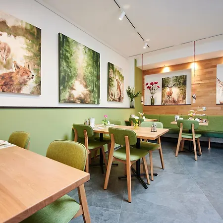 Art Eifel فندق 3*